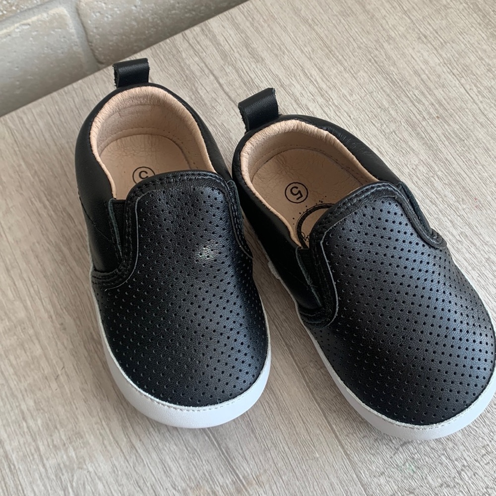 Brand new without tags Little Love Bug toddler size 5 shoes